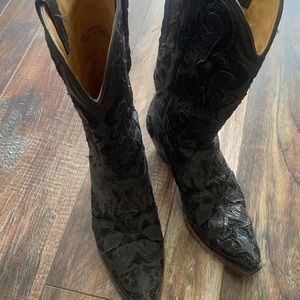 Corral boots